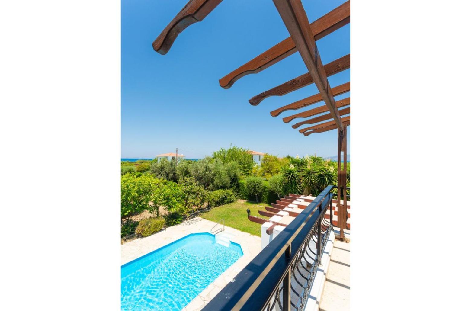 Sun Beach Villa Thio Polis Dış mekan fotoğraf